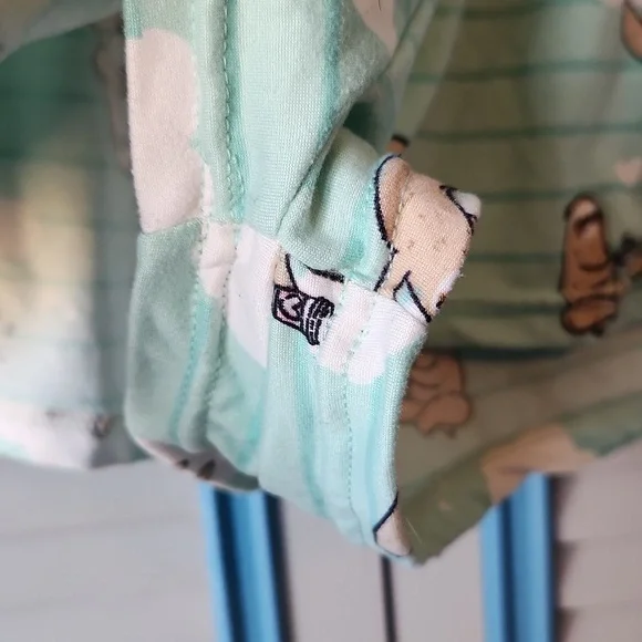 Weekend Edition Sloth Pajama Set โ Womenโs XS - Picture 10 of 12